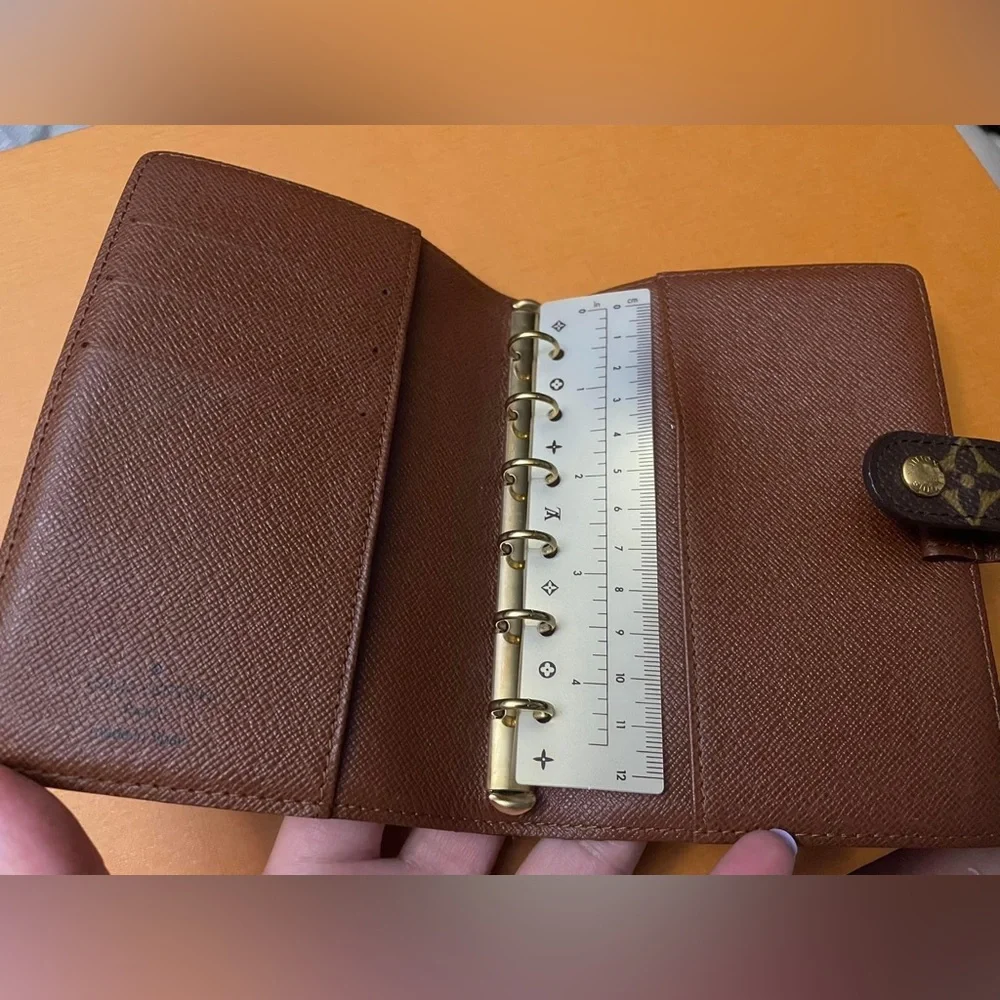 ♥️Sold♥️LV SMALL RING AGENDA COVER 
in Monogram♥️ - Picture 7 of 13